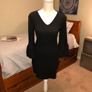 CLASSY  LBD V NECK WITH RUFFLED SLEEVES